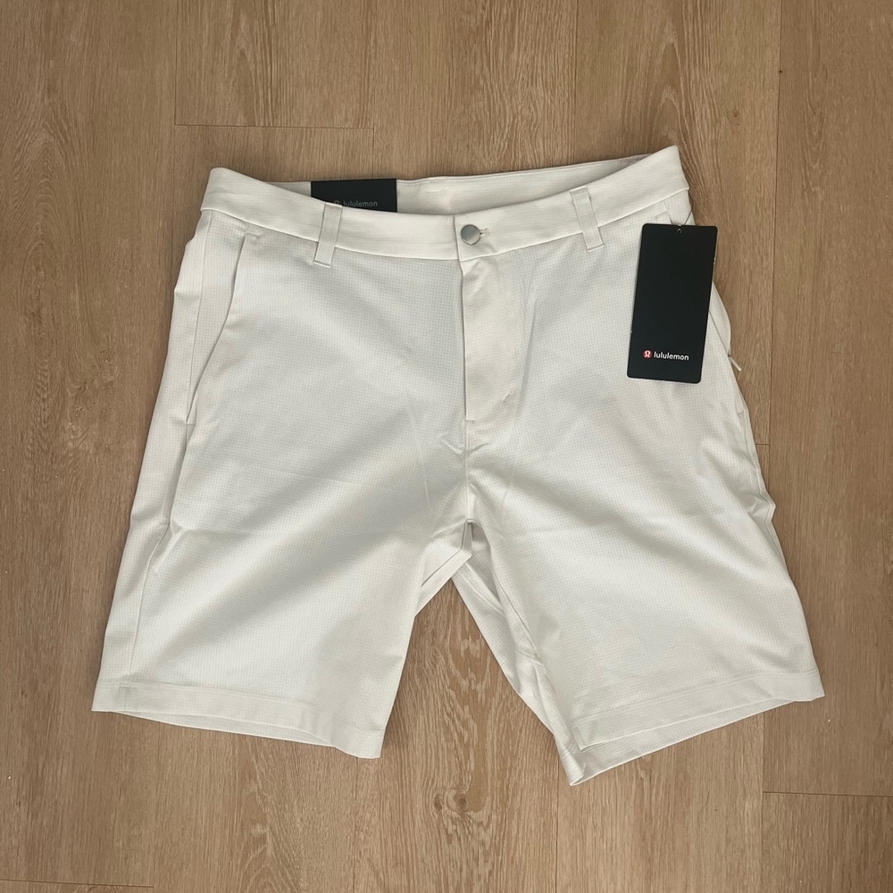 Lululemon Athletica Commission Classic Fit 9” WovenAir off-white Shorts - 32